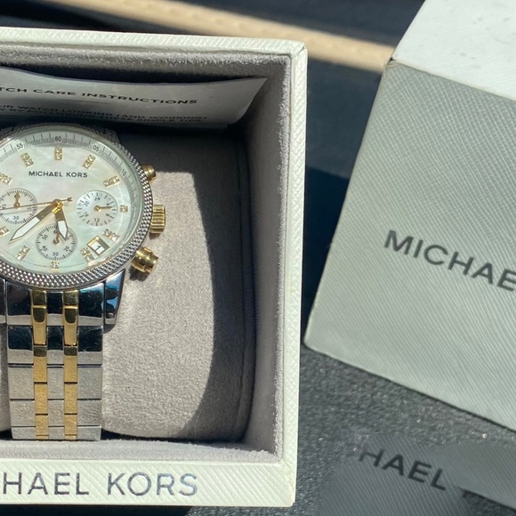 Michael Kors Women’s Watch Ritz Two Tone MK5057 - Picture 16 of 16